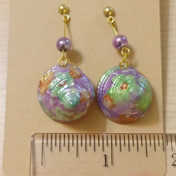 *3/$12* New Shell Floral Dangle Earrings - Picture 4 of 6